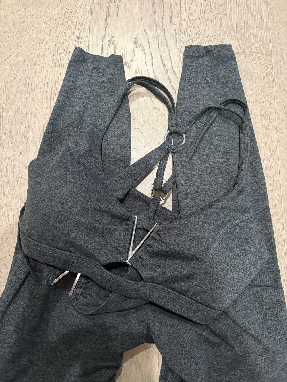 Bombshell Sportswear Dark Gray Strappy Sports Bra V & High-Rise Leggings Set